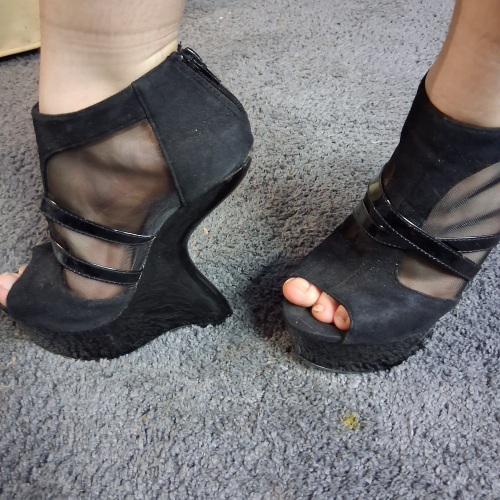 Chic Black Wedge Heels